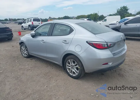 2017 Toyota Yaris Ia z USA, uszkodzony, nr VIN 3MYDLBYV6HY151898